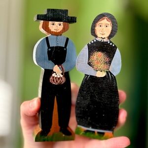 VTG Wooden Hand Painted Pilgrim Husband Wife Figurine Homestead Cottagecore Set